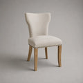 Gepolsterter Esszimmerstuhl mit Bouclébezug und Massivholzbeinen, Beige, 58 × 63 × 92 cm