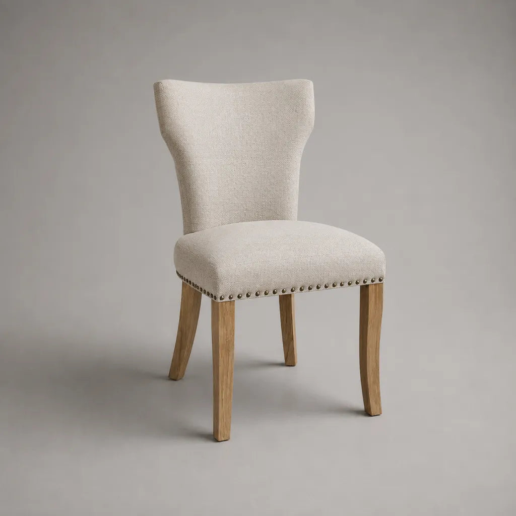 Gepolsterter Esszimmerstuhl mit Bouclébezug und Massivholzbeinen, Beige, 58 × 63 × 92 cm